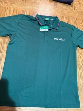 Heineken Fórmula 1 Green Polo with Red-Trim Collar